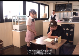 Em nhân viên trẻ đẹp lẳng lơ của quán cà phê cuối phố